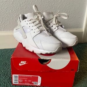 White Nike Huaraches